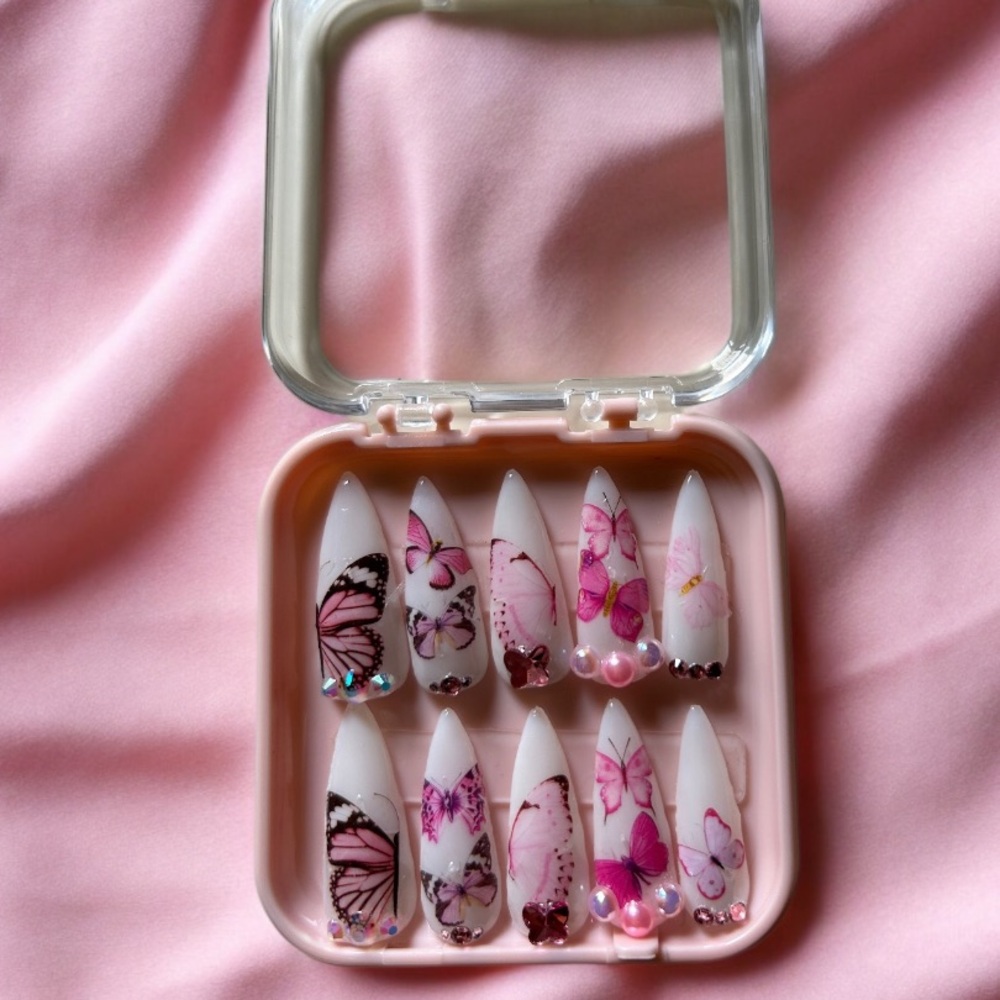 Handmade Press on Nails 💅🏻